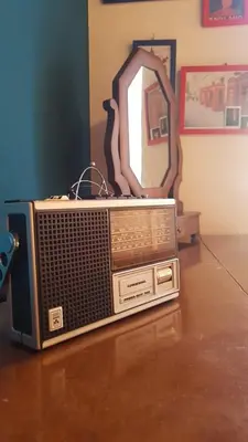 an old radio sitting on top of a table at Quater Apartments - Cavalese in Cavalese