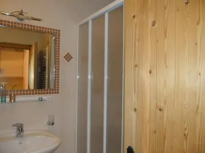 a bathroom with a sink and a mirror at Appartamenti Stauderhof in Villabassa
