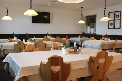 a dining room with tables and chairs with white table cloth at Gasthaus Oberkirn in Schenna