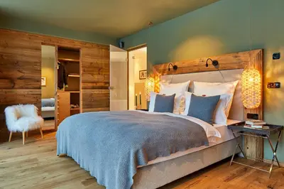 a bedroom with a large bed with a wooden headboard at Mi Chalet in La Villa