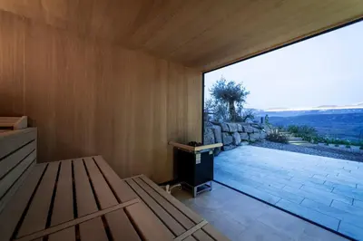 a room with a bench and a large window at Papstlhof in Caldaro
