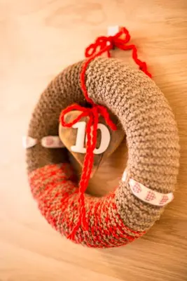 a crocheted wreath with the number on it at Residence Apartment Nelkenstein in Schenna
