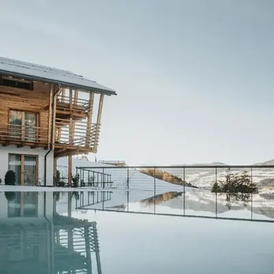 Presulis Hideaway Apartments & Restaurant