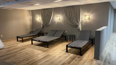 a waiting room with three chairs and a table at B&B Garni Hotel Saxl in Campo di Trens