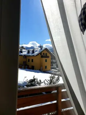 a view from the balcony of a house in the snow at luminoso ed accogliente, centralissimo appartamento indipendente in Cortina dʼAmpezzo