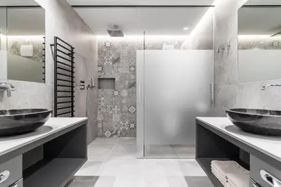 a bathroom with two sinks and a shower at Sonnen Resort in Naturno