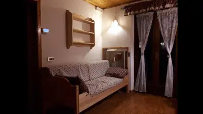 a living room with a couch and a window at Nuovo Appartamento Les Corceles in San Vigilio Di Marebbe