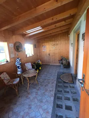 a room with a table and chairs in a cabin at ciasa de epi in Pera