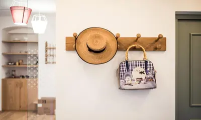 a hat and a purse hanging on a wall at Residence Belmonte in Collalbo
