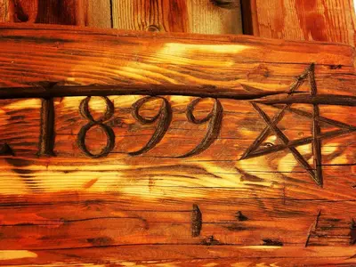 a wooden sign with the word cooke on it at Tabià Fregona, Chalet Alpino con vista e stile tradizionale in Fregona