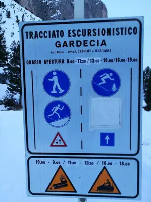 a sign for at Rifugio Stella Alpina Spiz Piaz per escursionisti in Gardeccia - San Giovanni di Fassa