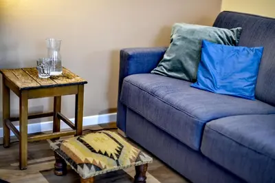 a living room with a blue couch and a table at Finesign 2 in Naturno