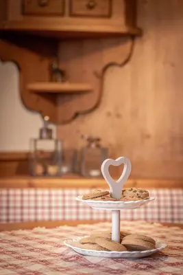 a plate with a heart on top of a table at Casa Do Sol in San Vito di Cadore