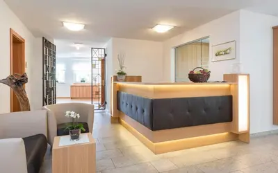 a lobby with a waiting room with a counter at AMELIA apartments in Tirolo