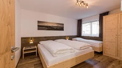 a bedroom with two beds and a window at Appartement Wiere in Molini di Tures