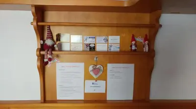 a display case with a heart on the wall at CASA VACANZE MIRAMONTI - appartamento con balcone con vista sulle Dolomiti in Borca di Cadore