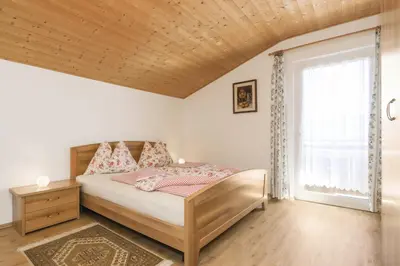 a bedroom with a bed and a window at Traterhof-Spinges in Mühlbach