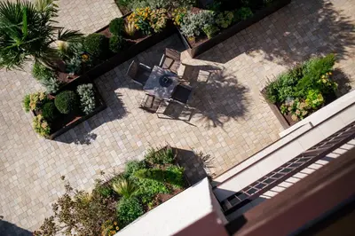 an overhead view of a garden with benches and plants at Weingut & Genusshotel Spitalerhof Superior in Chiusa