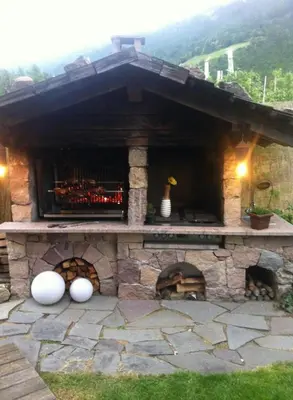 a stone oven with two pizzas inside of it at Pension Lärchenhof in Naturno
