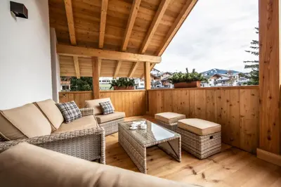 a patio with a couch and a table at Editlodge 