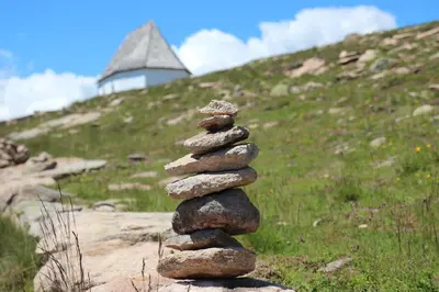 a pile of rocks sitting on top of a hill at Appartements Riegelehof in Laion