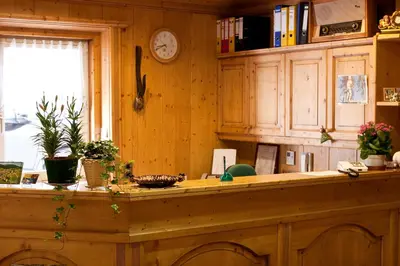 a kitchen with a counter and a clock on the wall at Appartments Helvetia in Villabassa