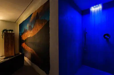 a blue room with a painting on the wall at Luxury Wellness Lusiaski in Bellamonte