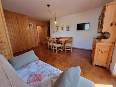 a living room with a couch and a table at Solaia in Mazzin