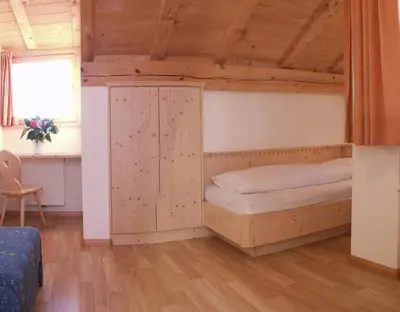 a bedroom with a bunk bed with a wooden ceiling at Appartment Kircherhof in Laion