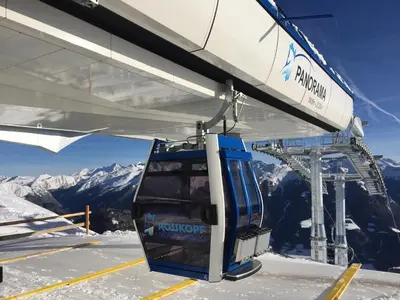 a ski lift at the top of a snowy mountain at Hotel Maibad in Vipiteno