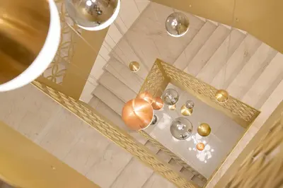 an overhead view of a table with silver and gold spheres at Nice Living Neue- Moderne Apartments im Herzen von Brixen - kostenlose Brixencard - ideal für Familien, Paare, Geschäftsreisende und allen Urlaubs Hungrigen in Bressanone