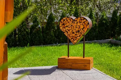 a heart on a stand in a wooden box at Apartment Dolomites Nest in San Martino in Badia