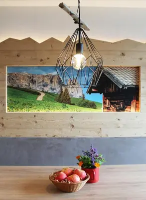 a bowl of fruit on a table with a picture of a barn at Felderhof in Maranza