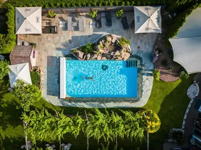 an overhead view of a swimming pool in a yard at Hotel Frangart an der Weinstraße in Appiano sulla Strada del Vino