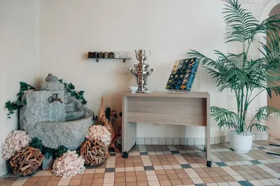 a room with a desk and a table and plants at Apparthotel Sonnwies in Selva dei Molini