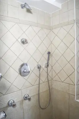 a shower with a hose in a bathroom at Gasthof Albergo Neuwirt in Val di Vizze