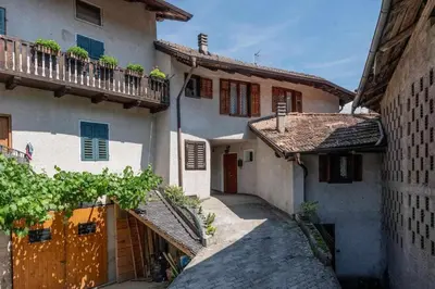 an image of an alley with a building at Dimora al Portico Cloz OSPITAR in Cloz
