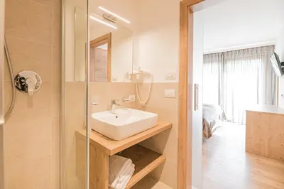 a kitchen and dining room with a table and chairs at Apartments Sosaslong in Selva di Val Gardena