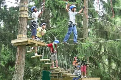 a group of people on a zip line at Appartamento Rosina, per 4/6 persone. In centro in Coredo