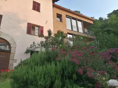 a building with flowers in front of it at Firmelein in Appiano sulla Strada del Vino