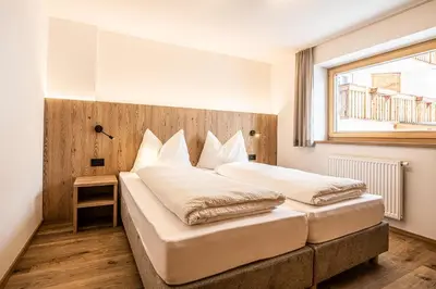 two beds in a bedroom with a window at Niciora in Badia