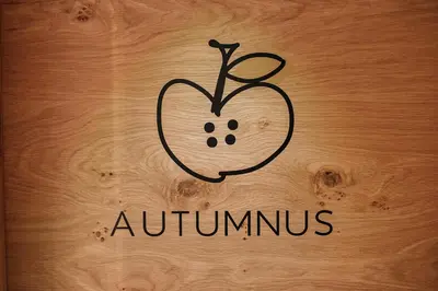 a sign with an apple on a wooden wall at Höllerhof Brixen in Albes