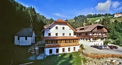 a group of people in a room with beds at Hotel Bad Bergfall in Valdaora