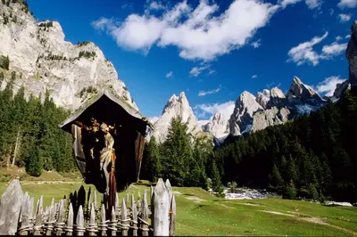 a statue of a man in a house with mountains in the background at Ferienbauernhof Wieserhof in Fiè