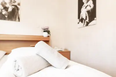 a bed with two towels on top of it at Haus Bergfrieden Seiser Alm in Siusi