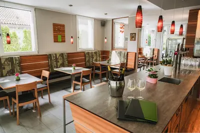 a restaurant with tables and chairs and windows at Residence Bar Pizzeria Sylvanerhof in Naz-Sciaves