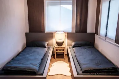 a small room with two beds and a lamp at Apartment Schifta in Chienes
