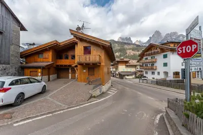 a white car parked in front of a wooden house at Casa De Guidi in Meida