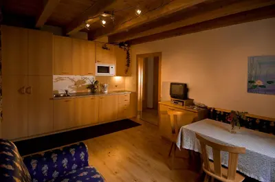 a bedroom with a bed and a window at Residence Bad Bergfall in Valdaora