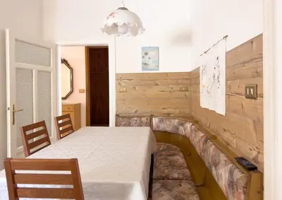 a dining room with a table and chairs at Appartamenti LITEGOSA casa vacanza 1 in Panchia